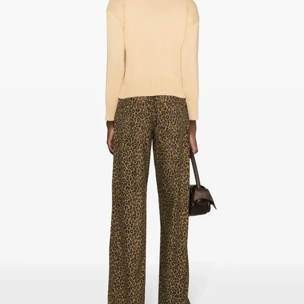 Джемпер с нашивкой-логотипом