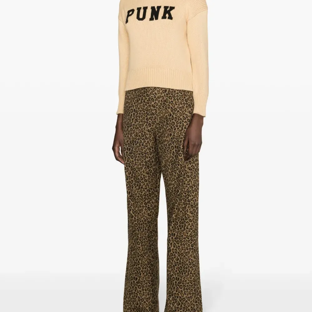 Джемпер с нашивкой-логотипом