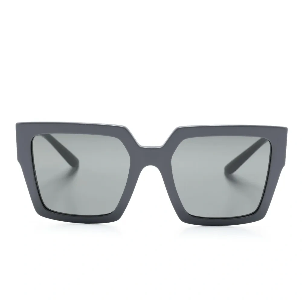 Солнцезащитные очки в квадратной оправе