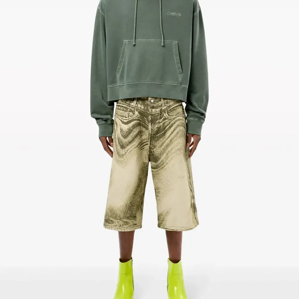 Худи с вышитым логотипом