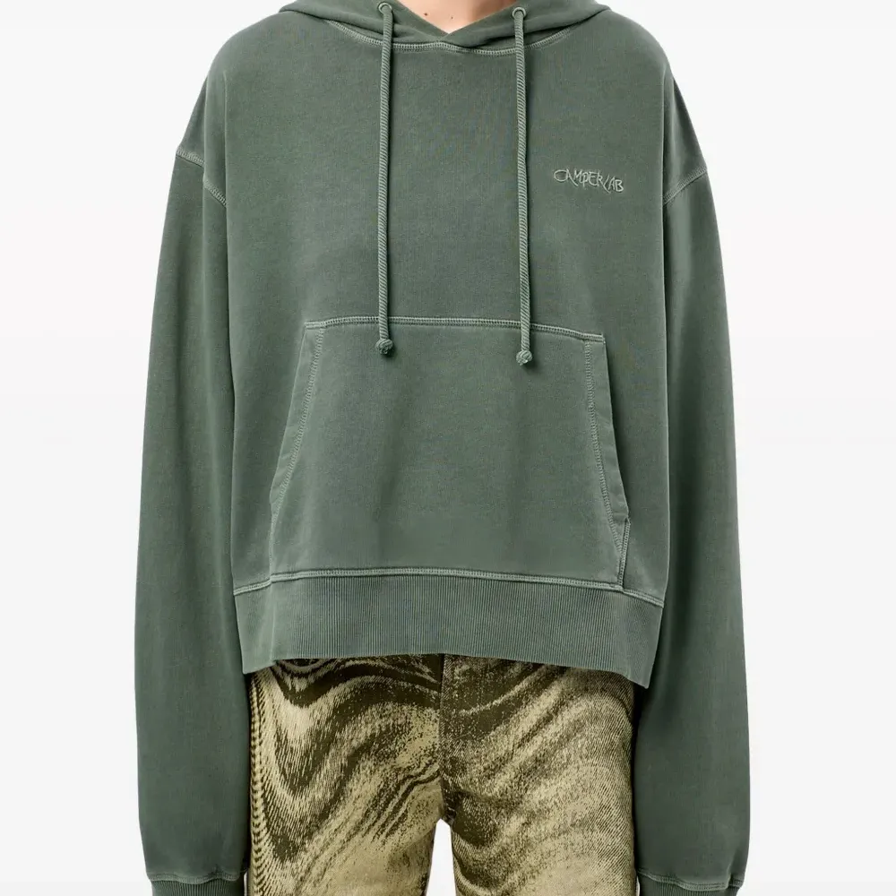 Худи с вышитым логотипом