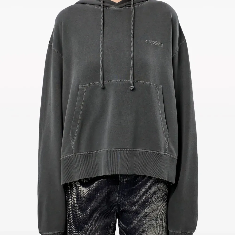 Худи с вышитым логотипом