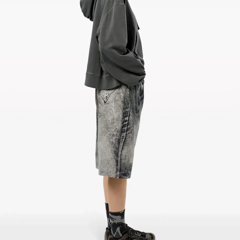 Худи с вышитым логотипом