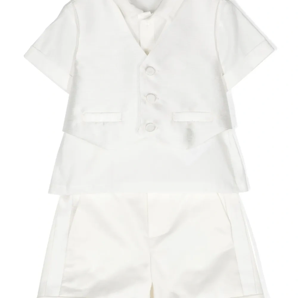 Костюм из рубашки и шортов