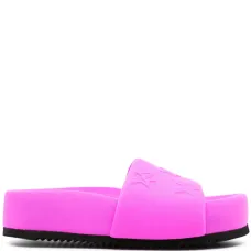 Дутые шлепанцы с тисненым логотипом