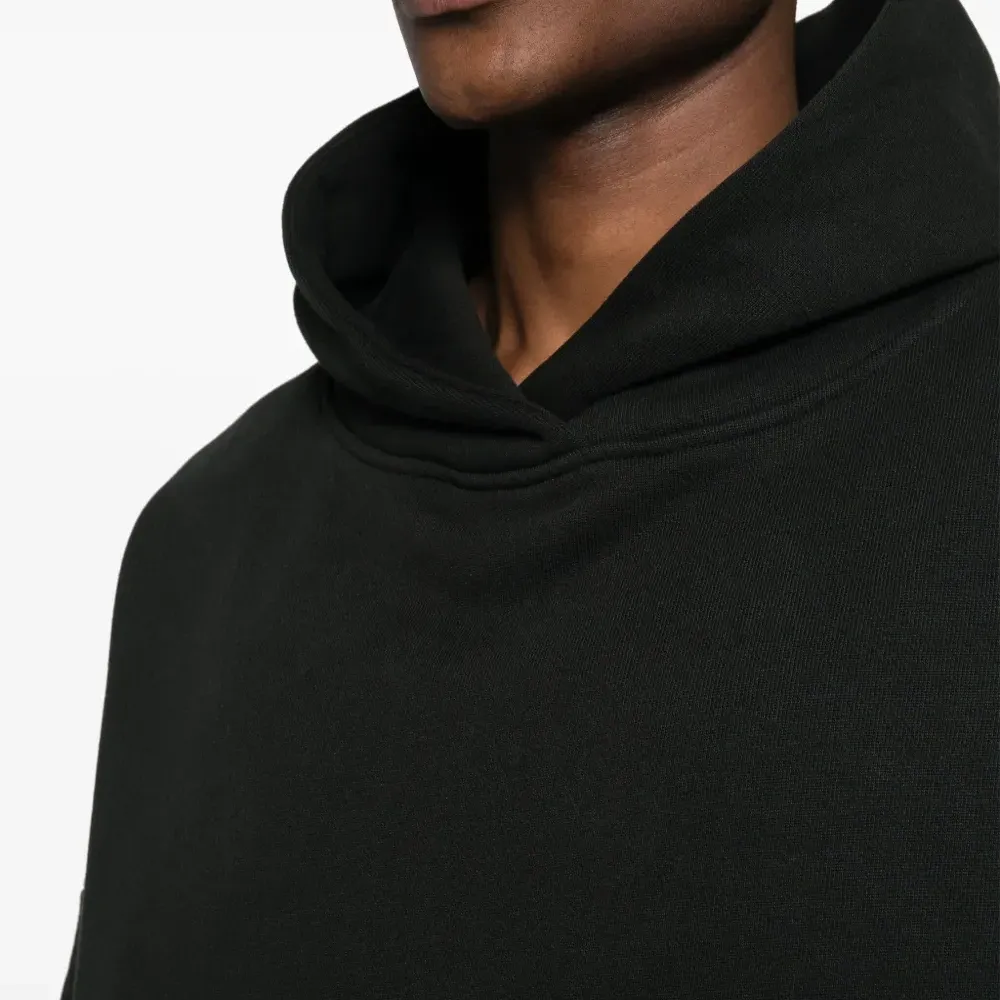 Худи с приспущенными плечами