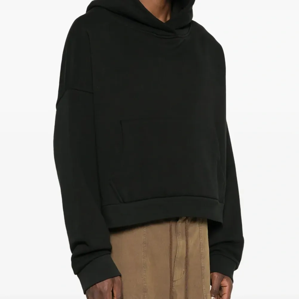 Худи с приспущенными плечами