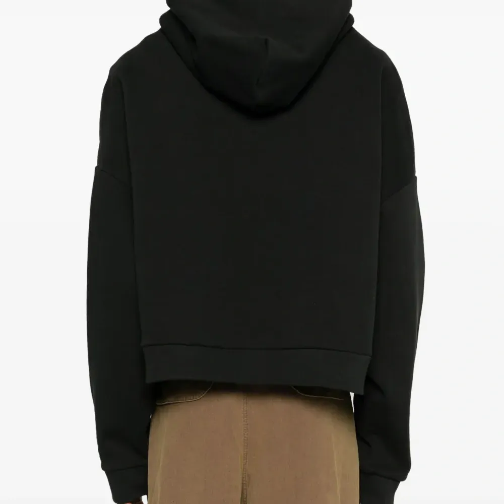 Худи с приспущенными плечами