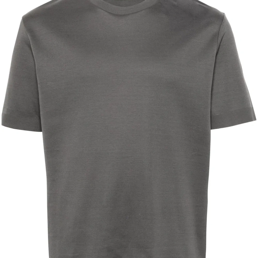 Футболка с круглым вырезом