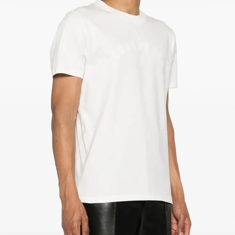 Футболка с логотипом