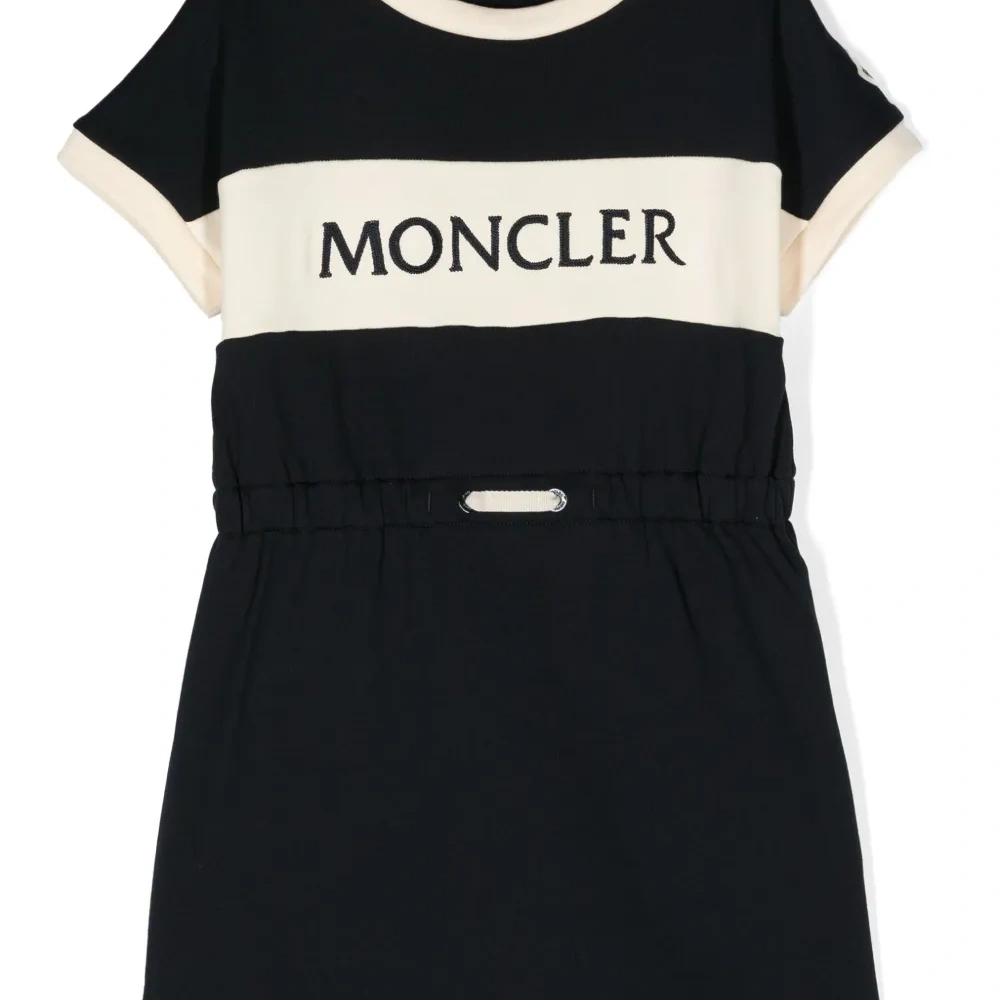 Платье-футболка с вышитым логотипом