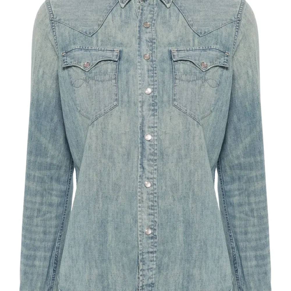 Джинсовая рубашка в стиле вестерн