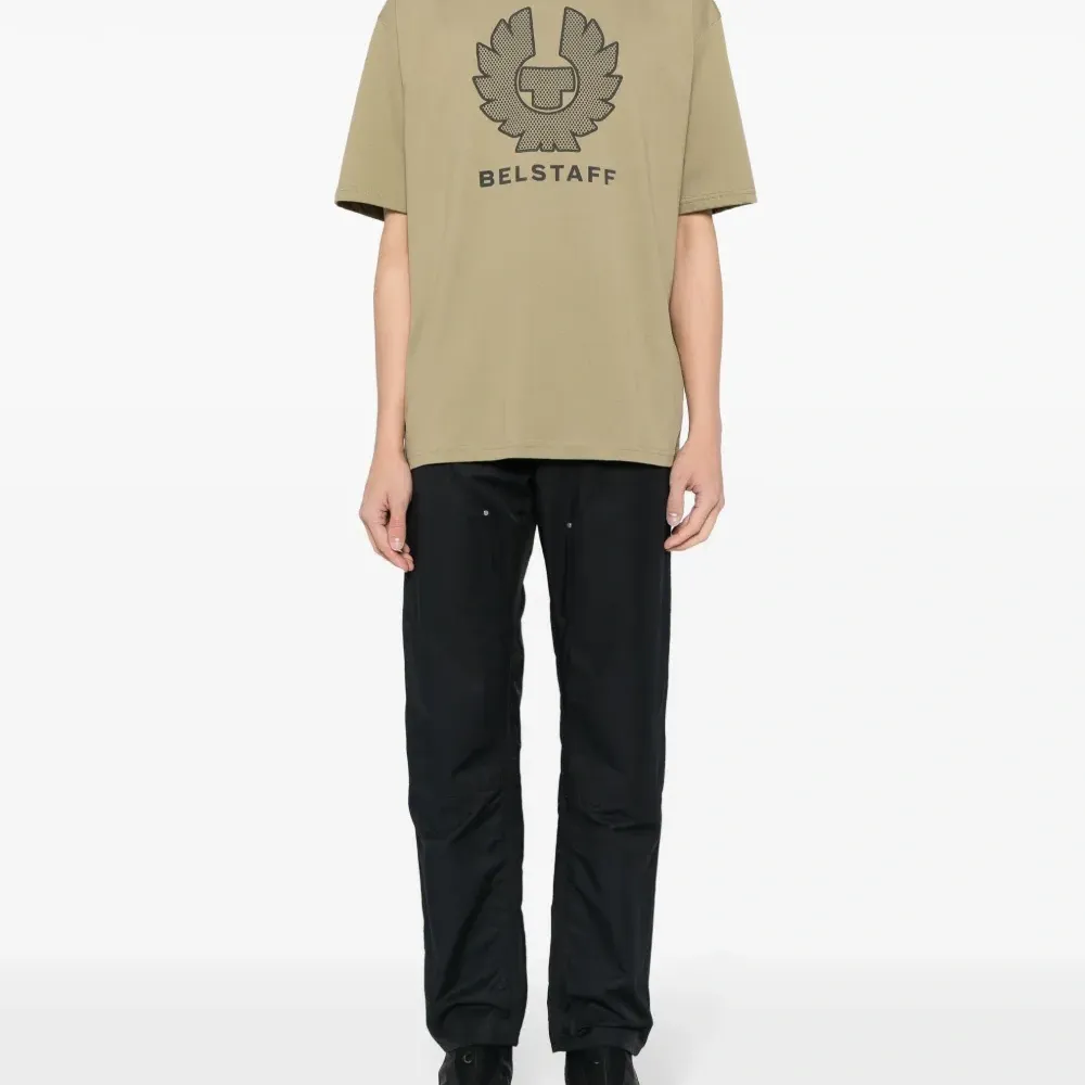 Футболка с логотипом