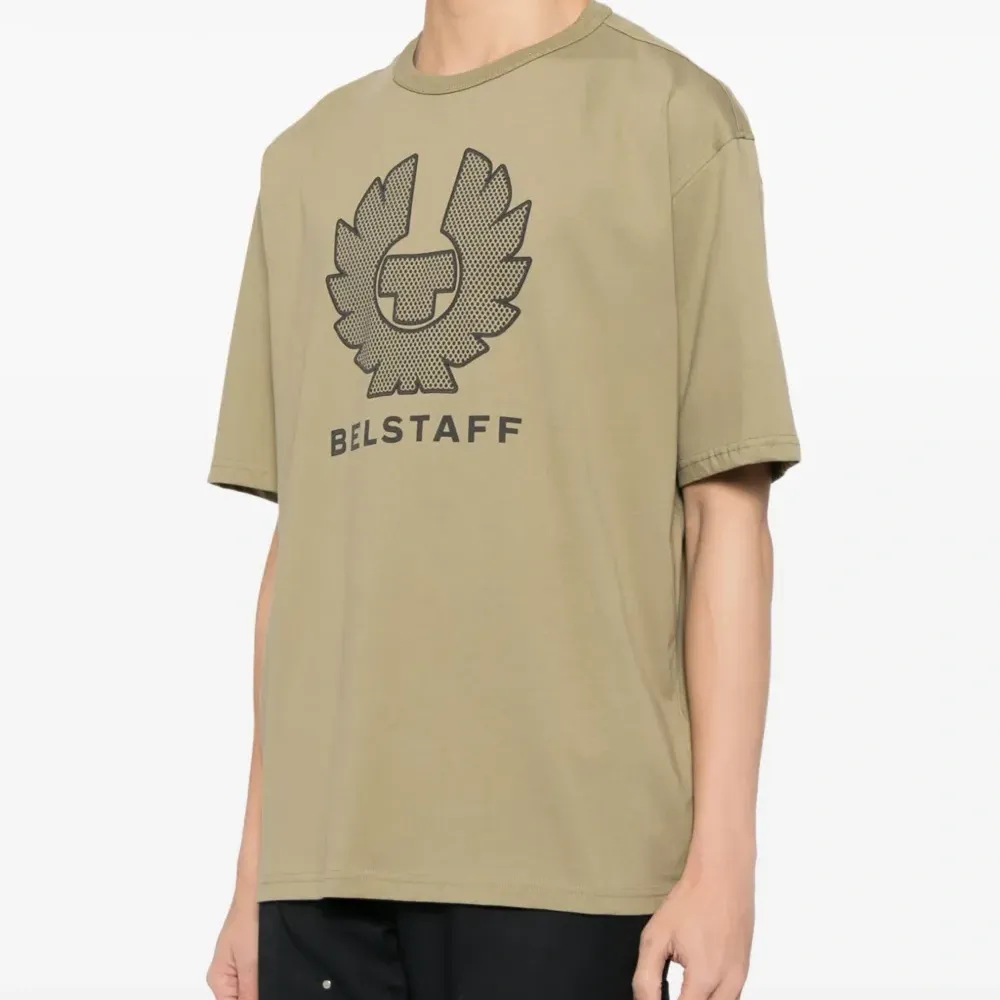 Футболка с логотипом