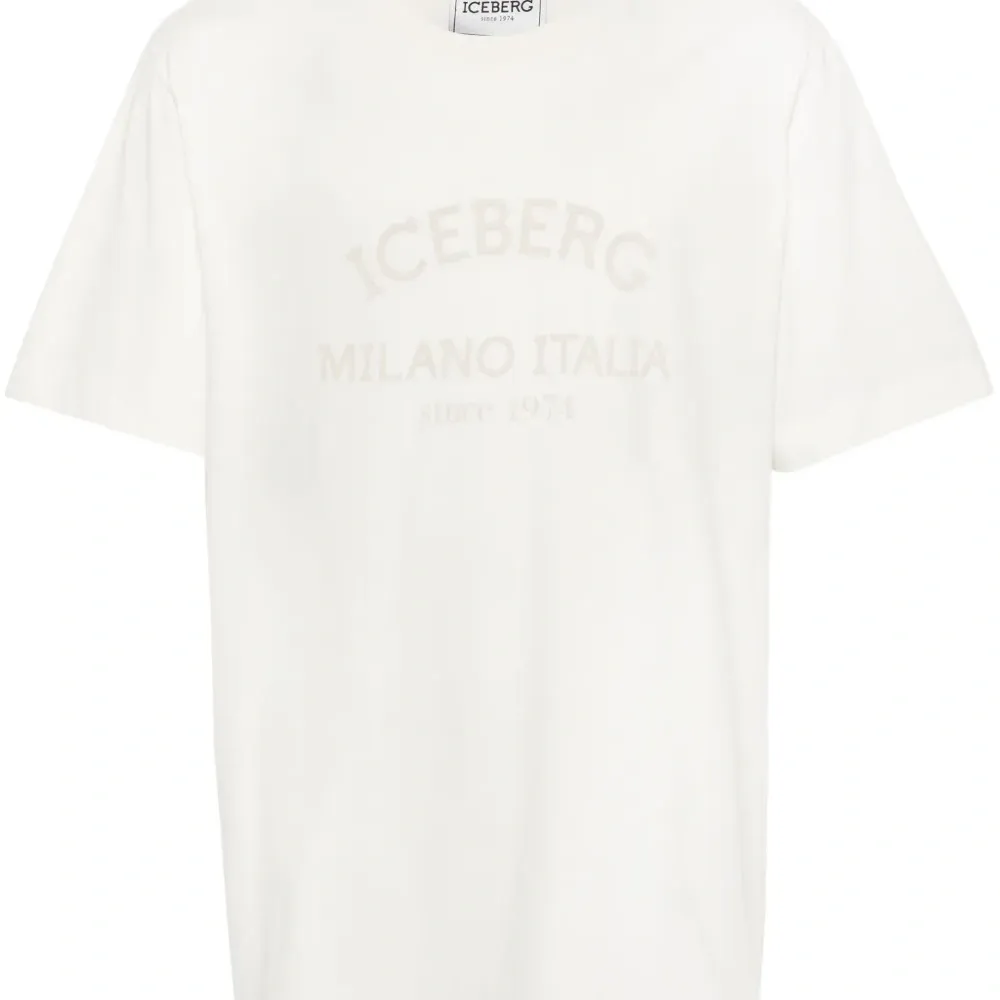 Футболка с логотипом