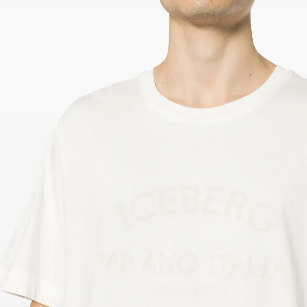 Футболка с логотипом