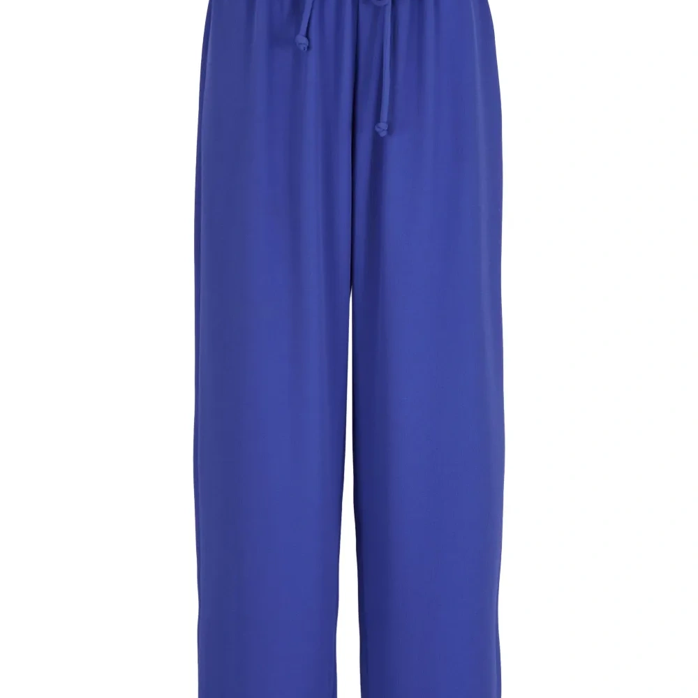 Прямые брюки с эластичным поясом