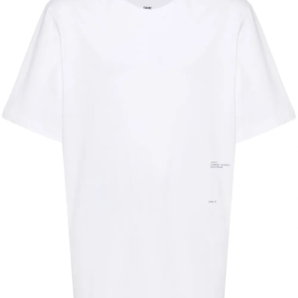 Футболка с нашивкой