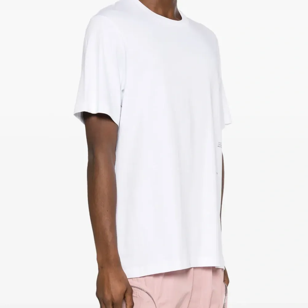 Футболка с нашивкой