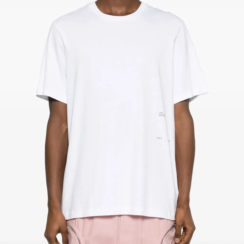 Футболка с нашивкой