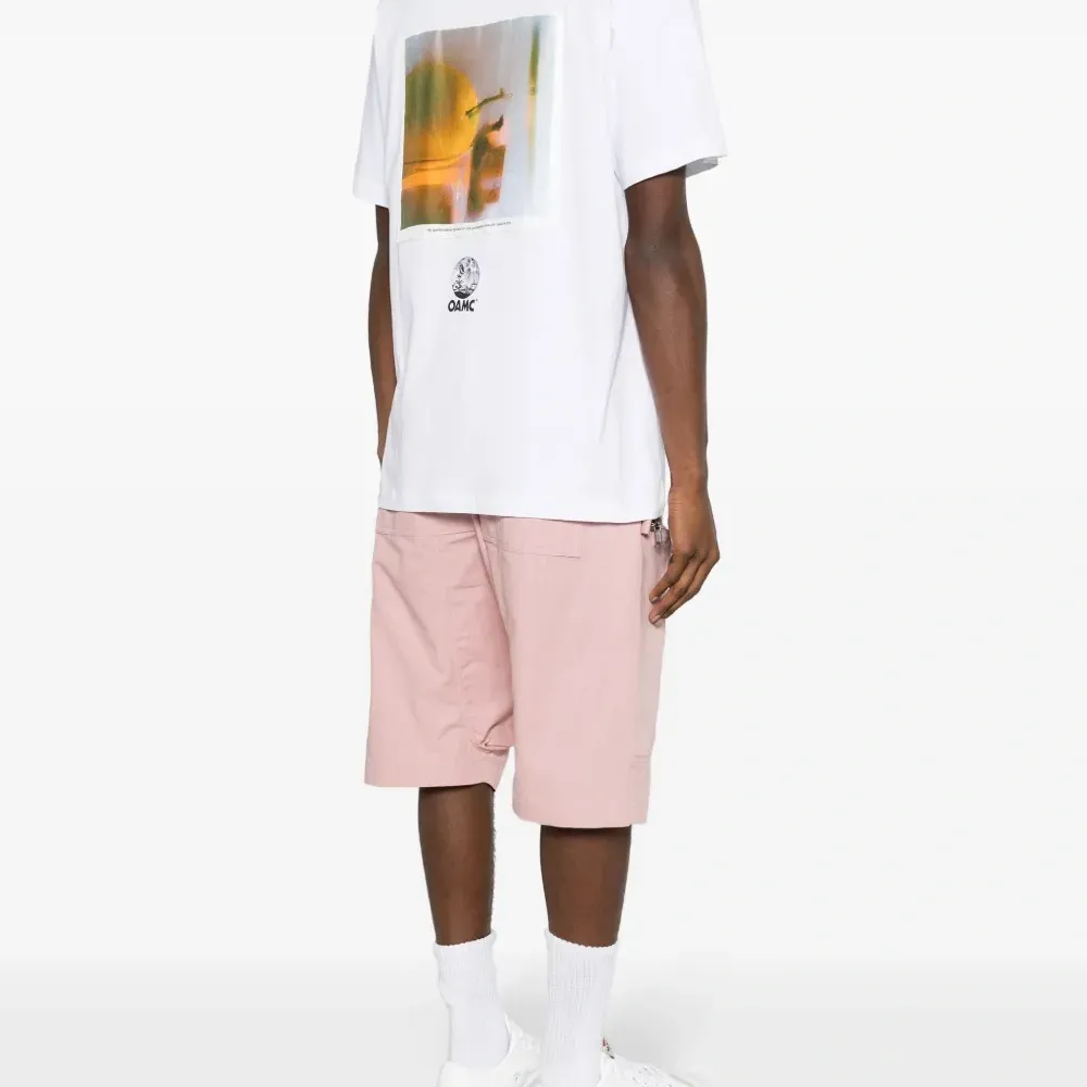 Футболка с нашивкой