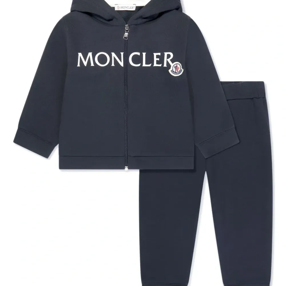 Спортивный костюм с логотипом