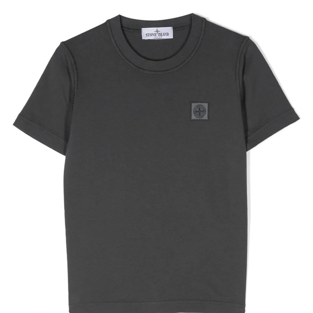 Футболка с нашивкой-логотипом