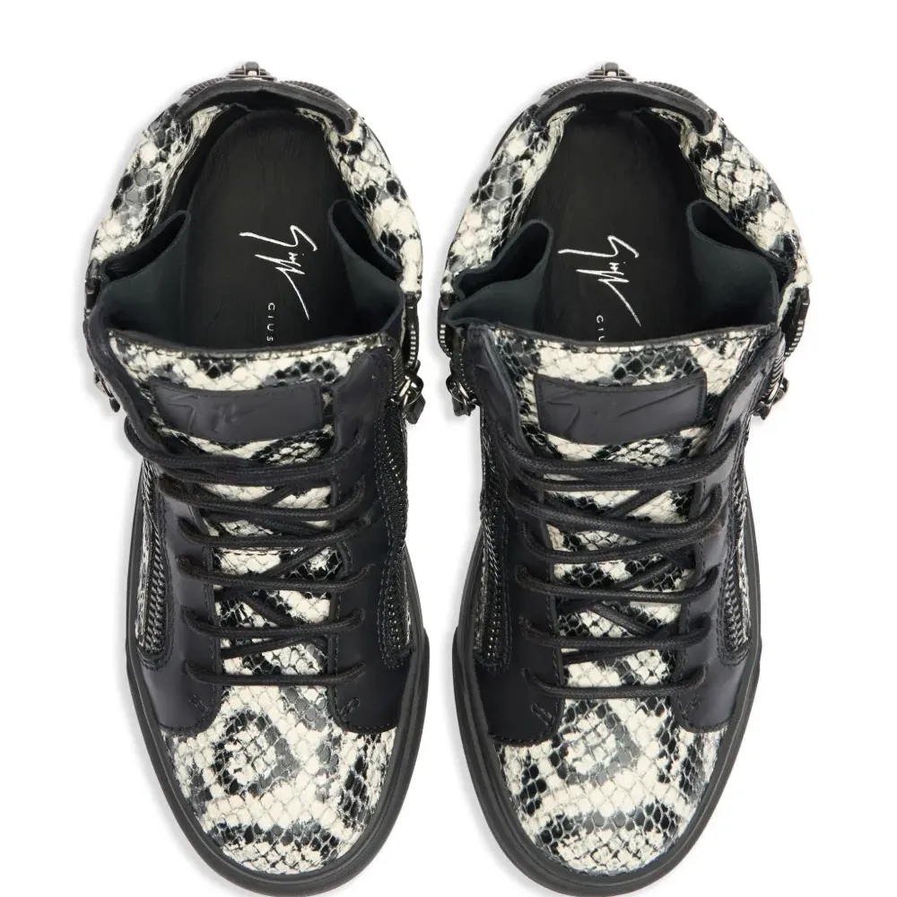 Кроссовки Nicki Кроссовки Nicki