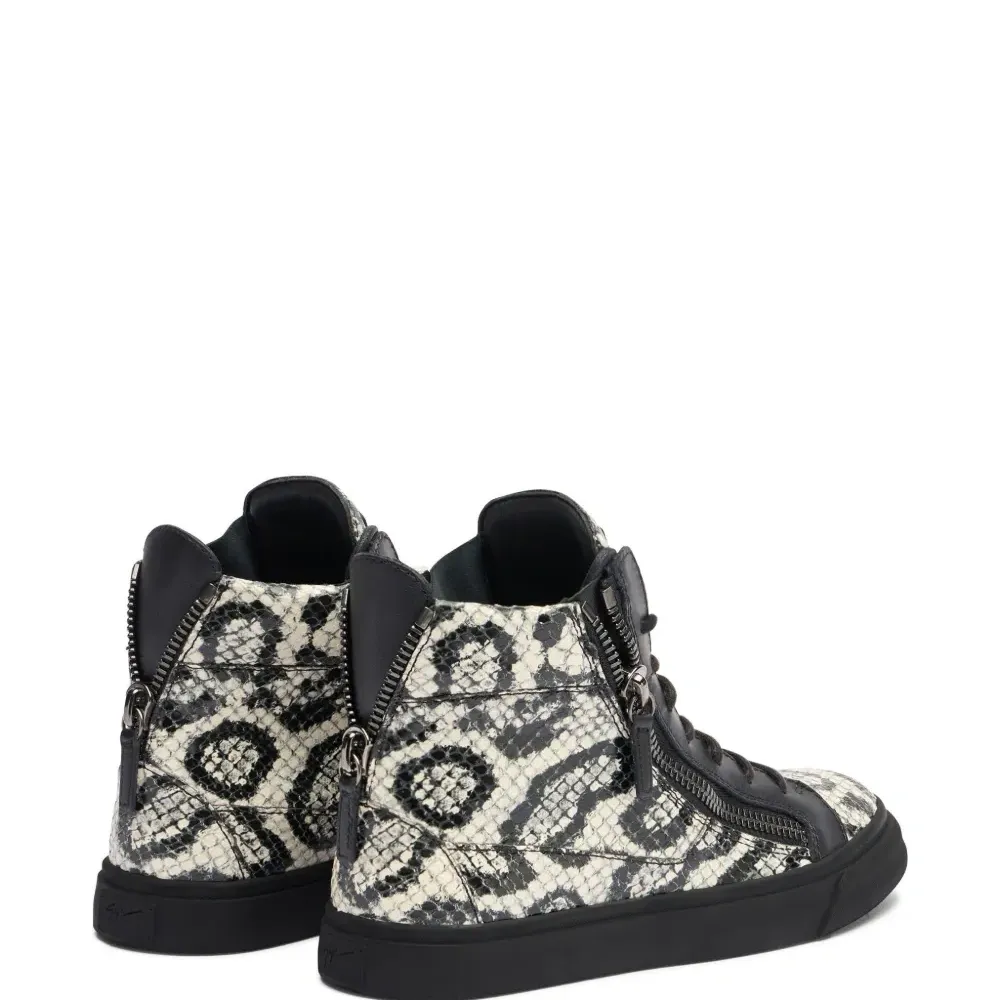 Кроссовки Nicki Кроссовки Nicki