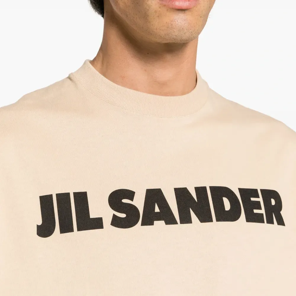 Футболка с логотипом