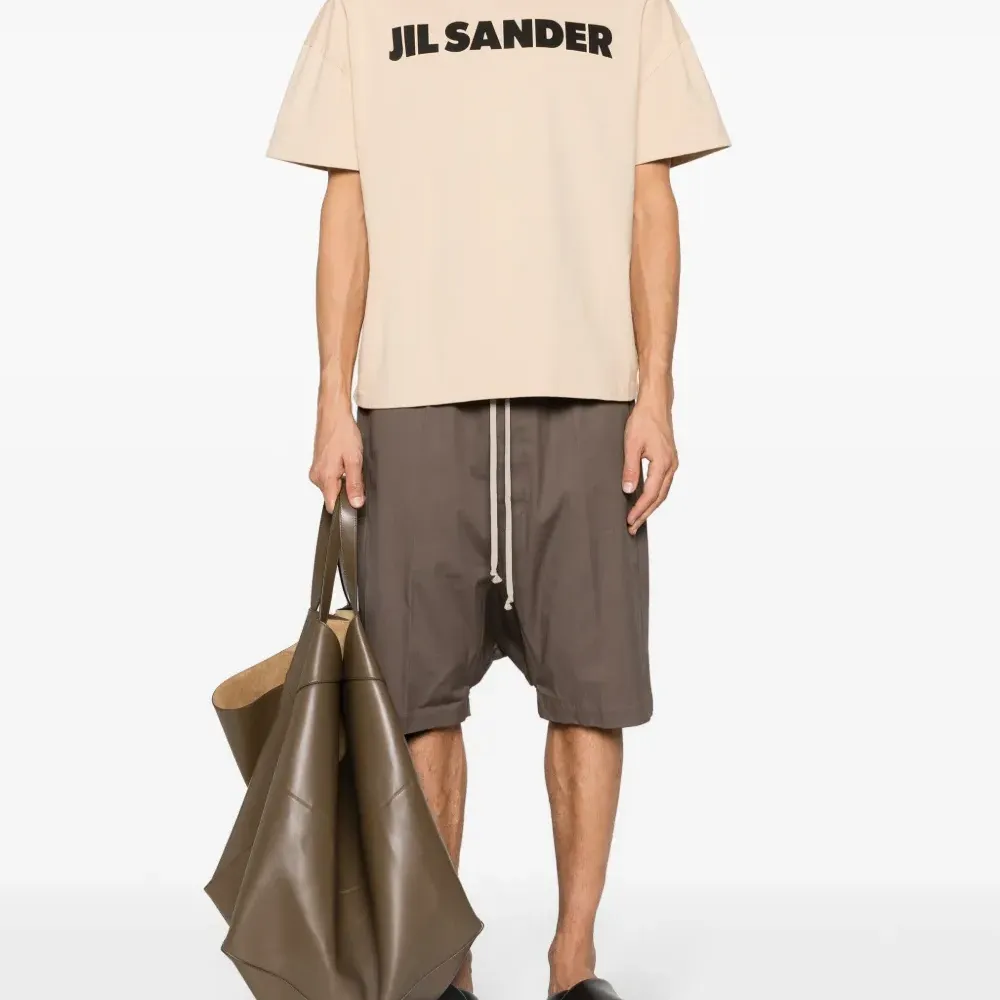 Футболка с логотипом