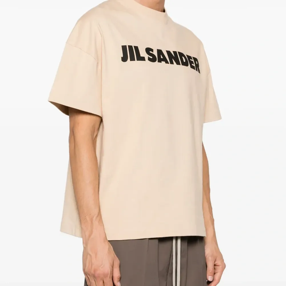 Футболка с логотипом