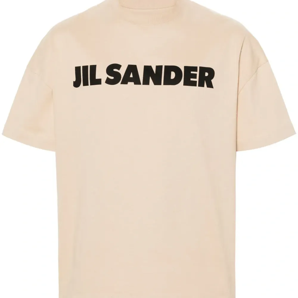 Футболка с логотипом