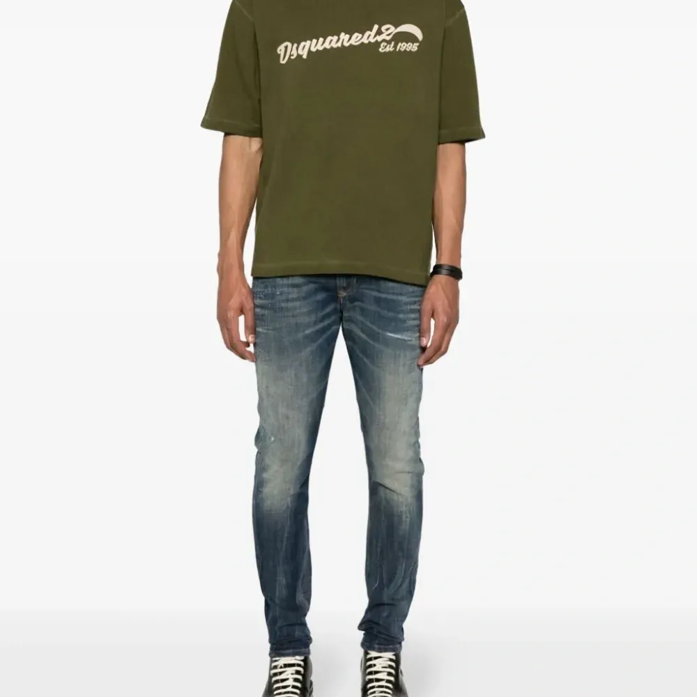 Футболка с вышитым логотипом