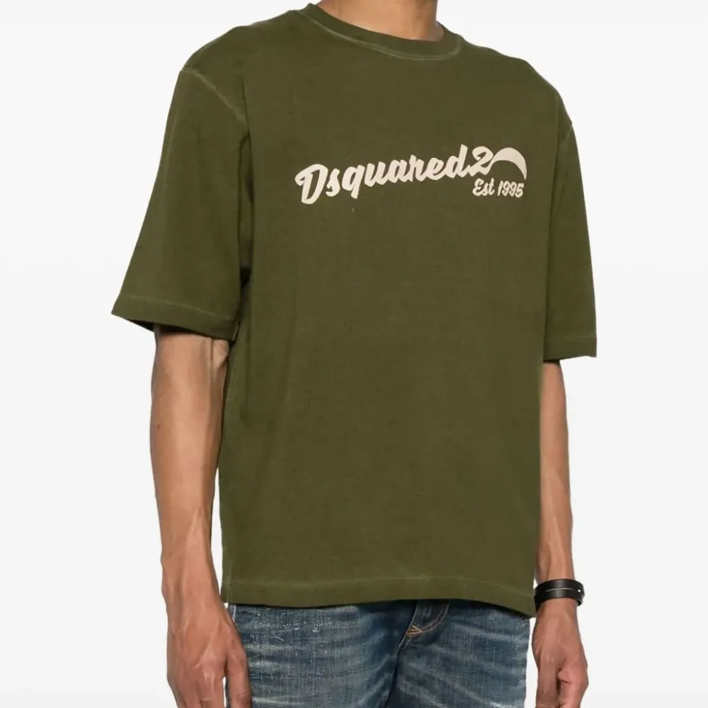 Футболка с вышитым логотипом