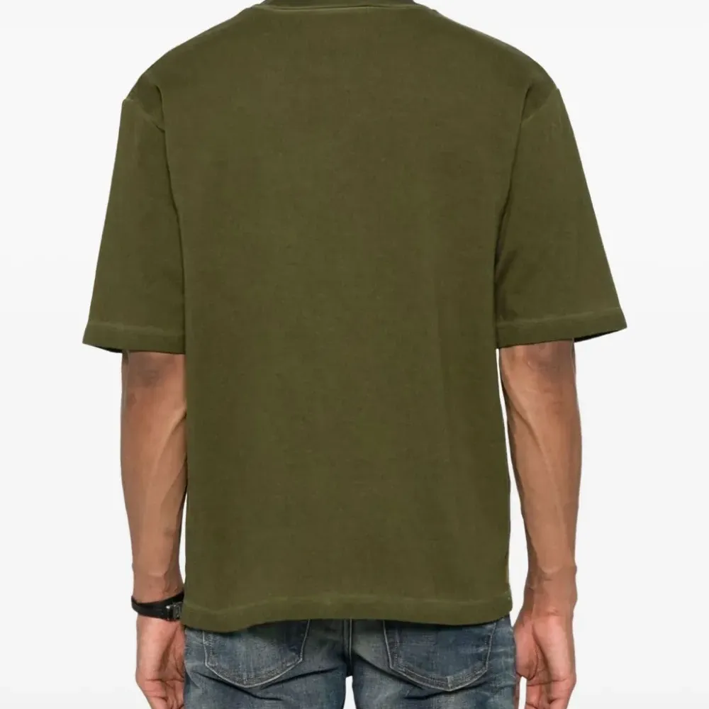 Футболка с вышитым логотипом