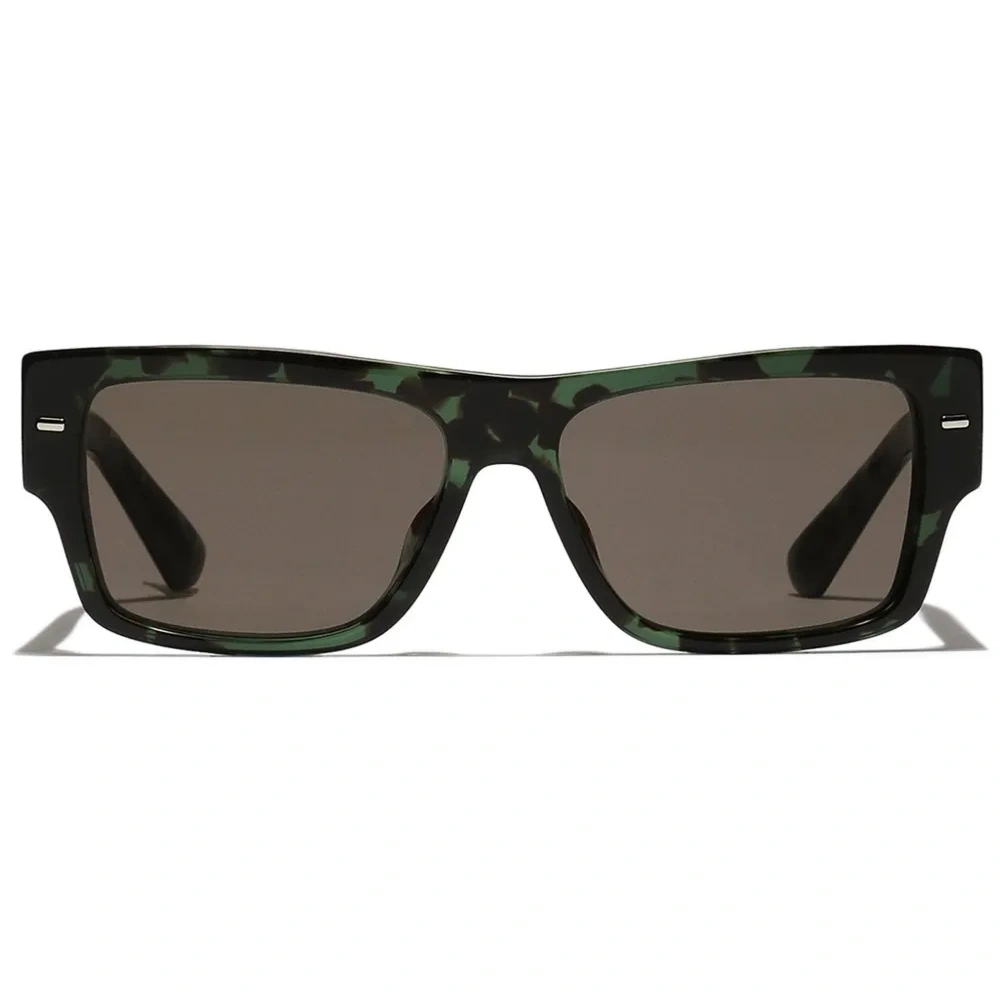 Солнцезащитные очки в квадратной оправе