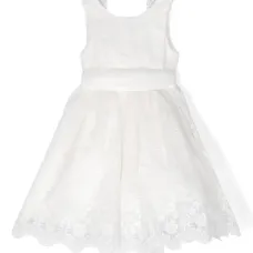 Платье с поясом и цветочной аппликацией