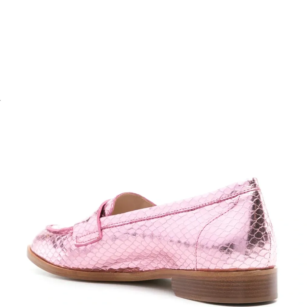 Лоферы с тиснением под кожу змеи