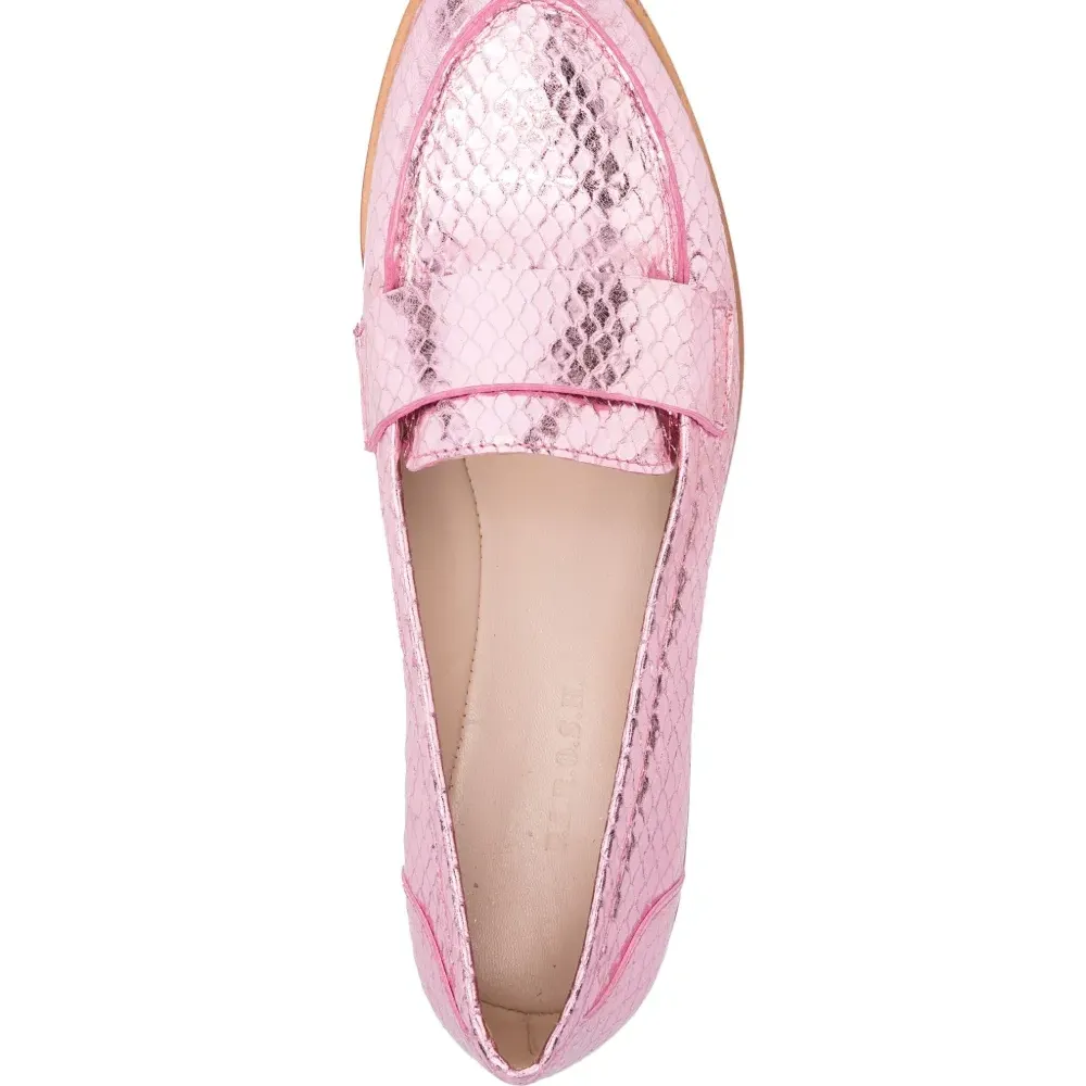 Лоферы с тиснением под кожу змеи