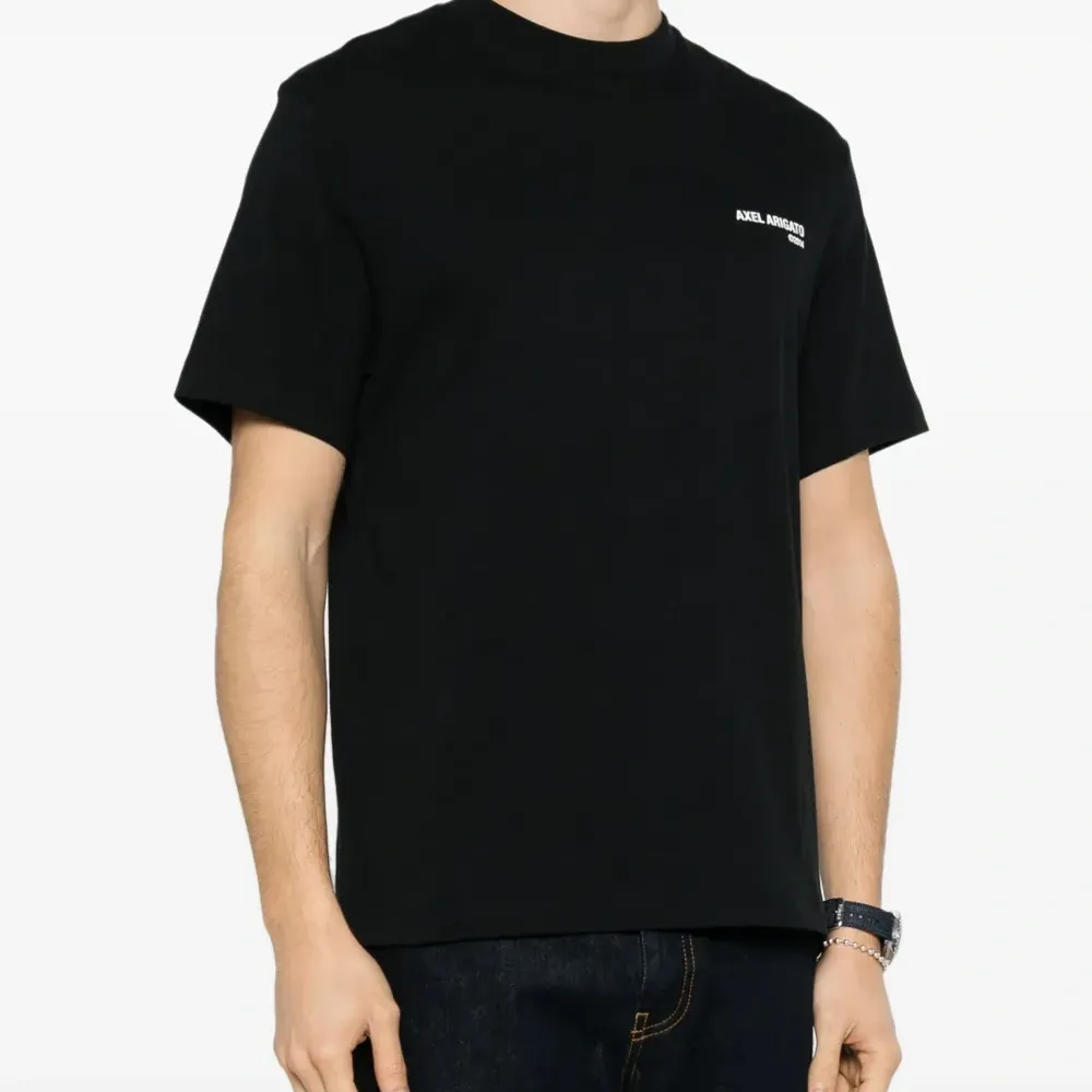 Футболка с логотипом