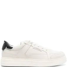 Кроссовки на шнуровке Кроссовки на шнуровке