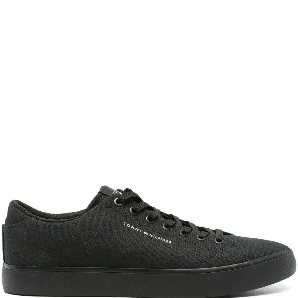 Кеды с нашивкой-логотипом