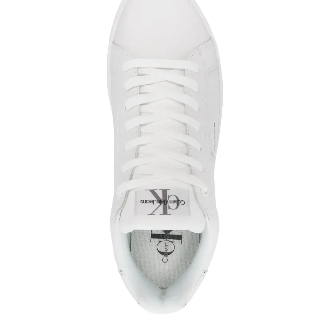 Кроссовки на платформе с тисненым логотипом