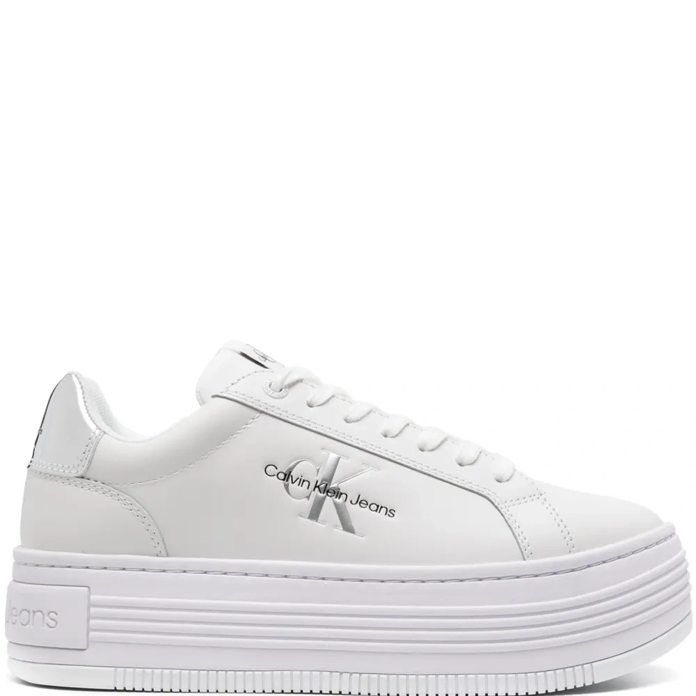 Кроссовки на платформе с тисненым логотипом