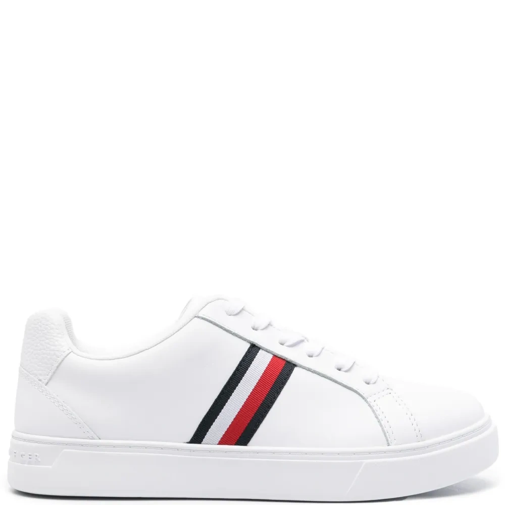 Кроссовки Essential