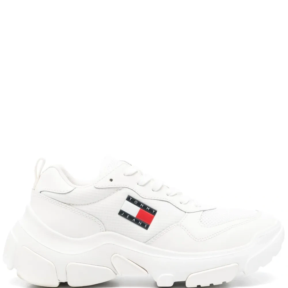 Кроссовки с логотипом