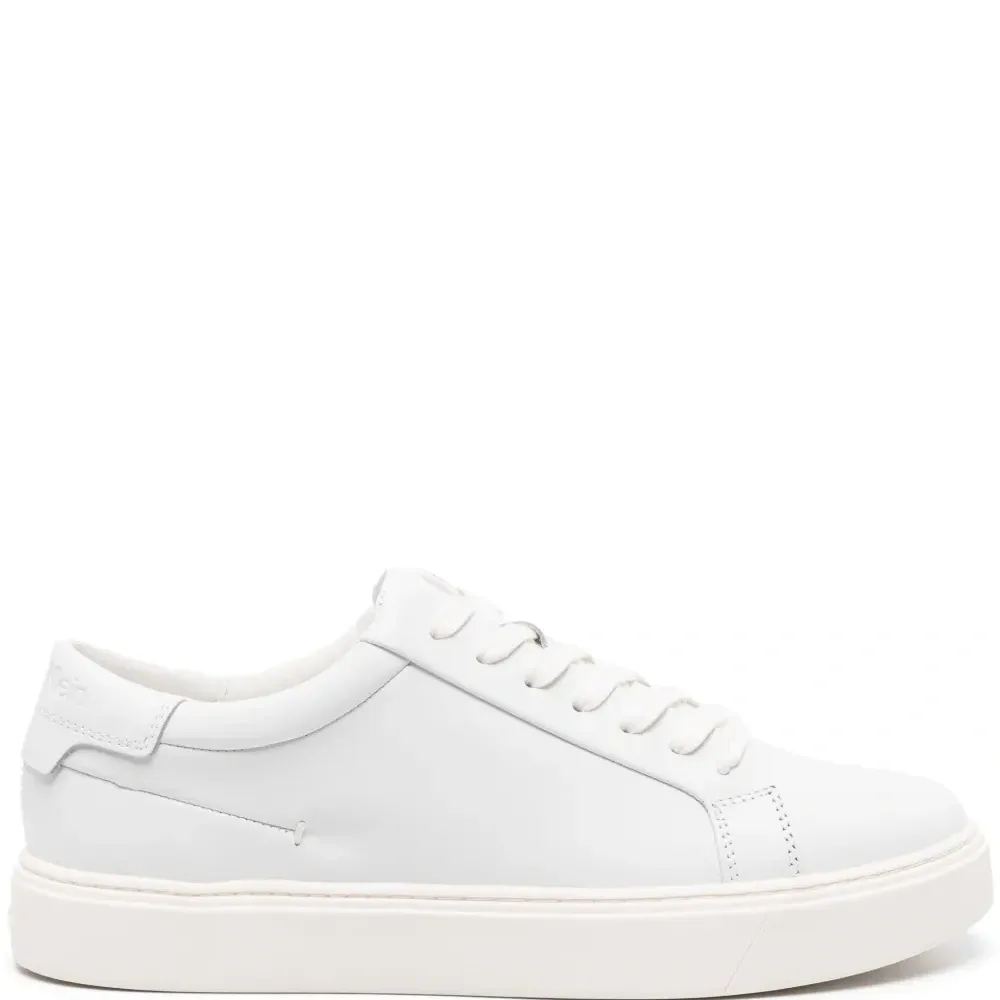 Кеды с тисненым логотипом