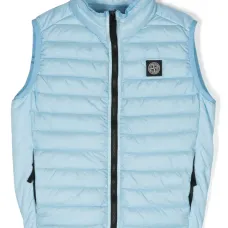 Дутый жилет с нашивкой-логотипом