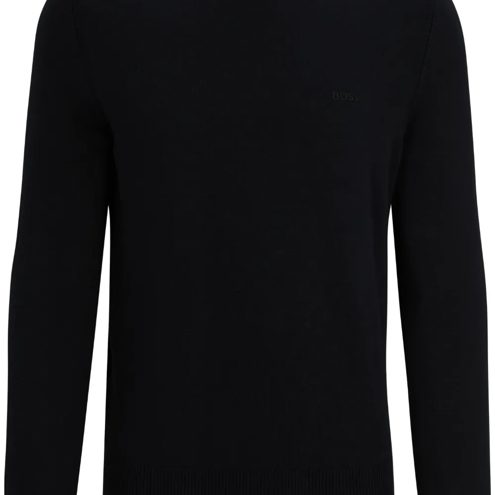 джемпер в рубчик с вышитым логотипом